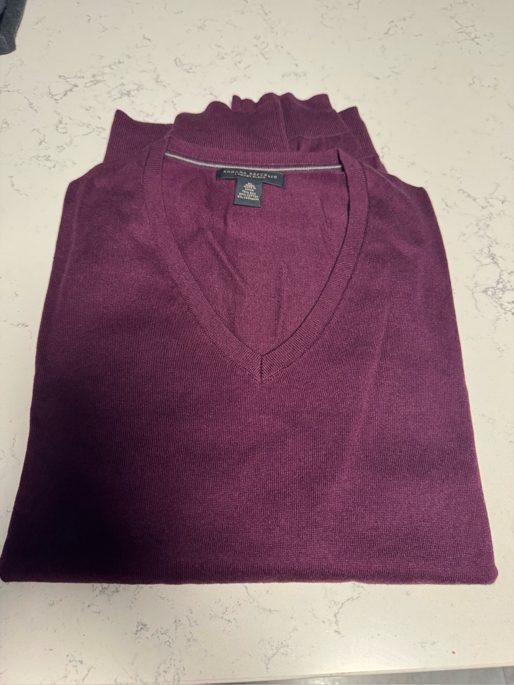 Banana Republic luxury blend Men's V-Neck Sweater - Plum
